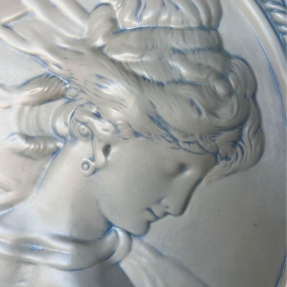 Vintage Ceramic Intaglio Head Bust Blue & White Grandmillennial Academia Art - Picture 2 of 4